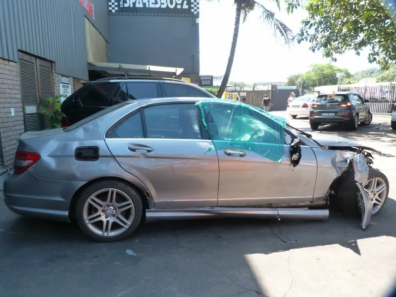 2011 Mercedes-Benz C-Class 2718 view 5