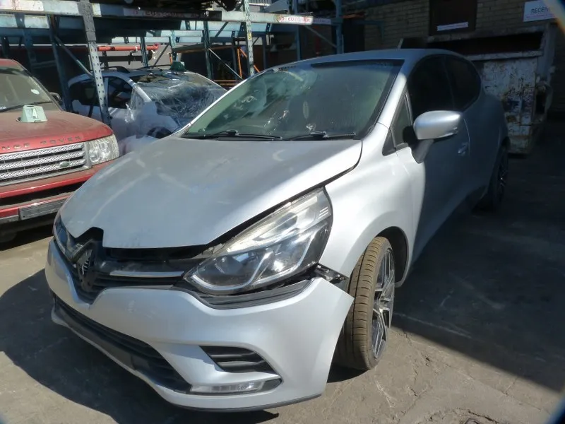 2015 Renault Clio view 3