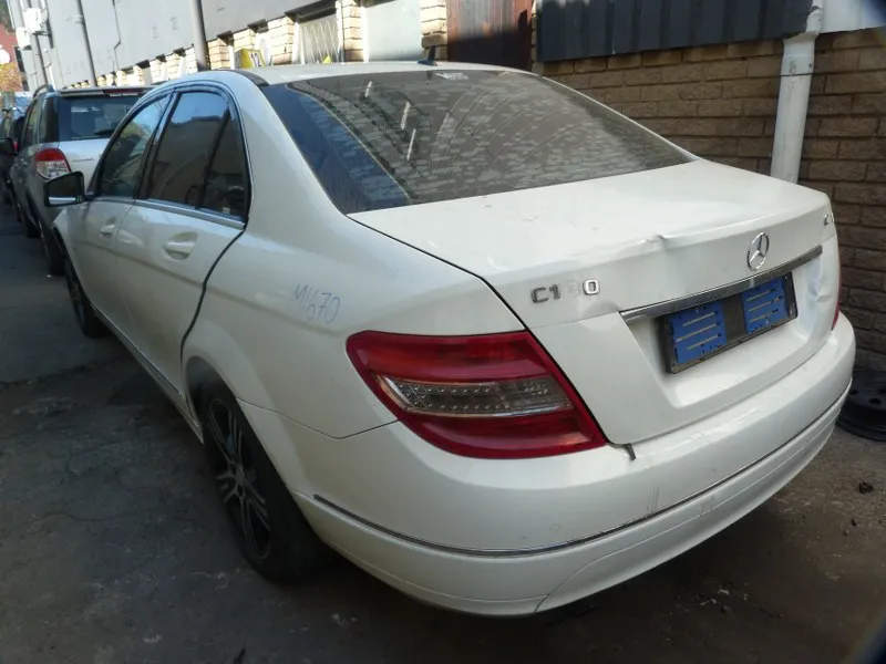 2010 Mercedes-Benz C-Class 2718 view 6