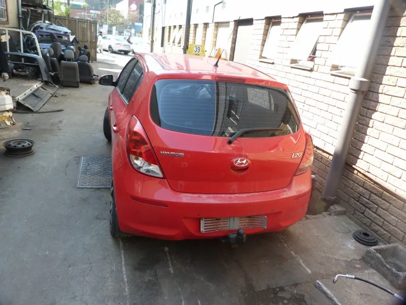 2013 Hyundai i20 G4FA view 7