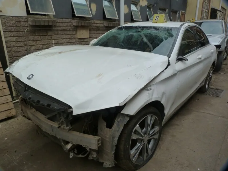 2015 Mercedes-Benz C-Class 651 view 4