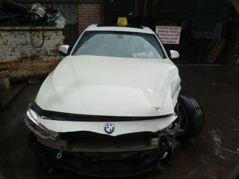 2018 BMW 3 Series thumbnail 2