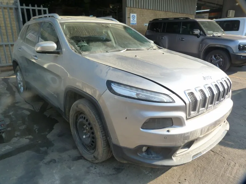 2014 Jeep Cherokee  view 3