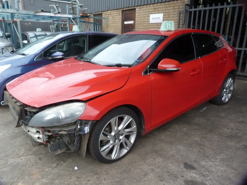 2012 Volvo V40 D5204T6 view 4