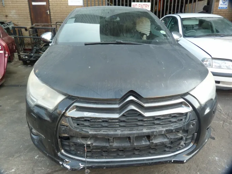 2011 Citroën DS4 10FK view 2