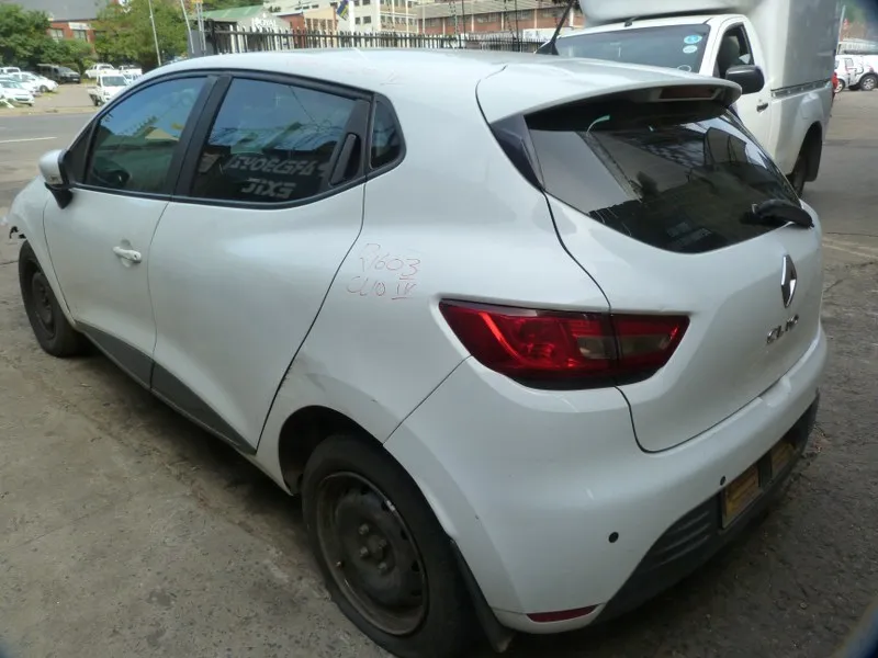 2019 Renault Clio  view 5