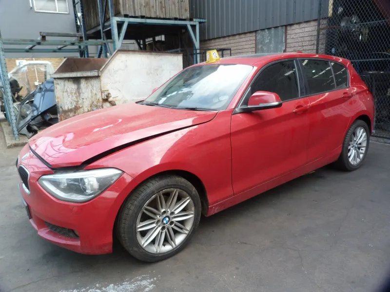 2014 BMW 1 Series view 4