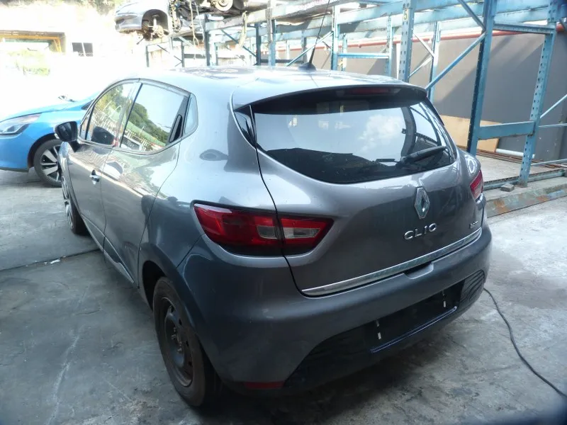 2014 Renault Clio 900T view 6