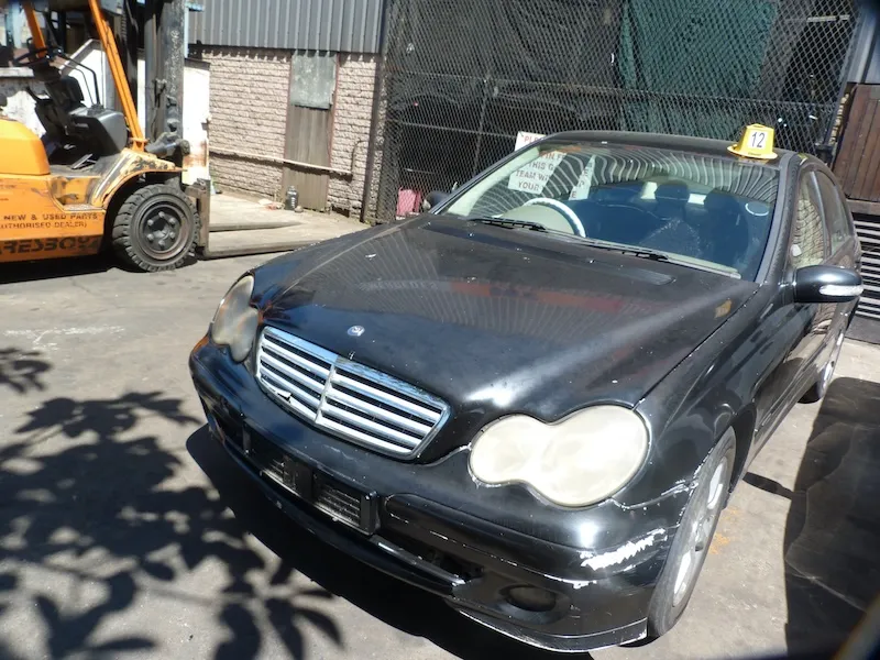 2004 Mercedes-Benz C-Class thumbnail 4
