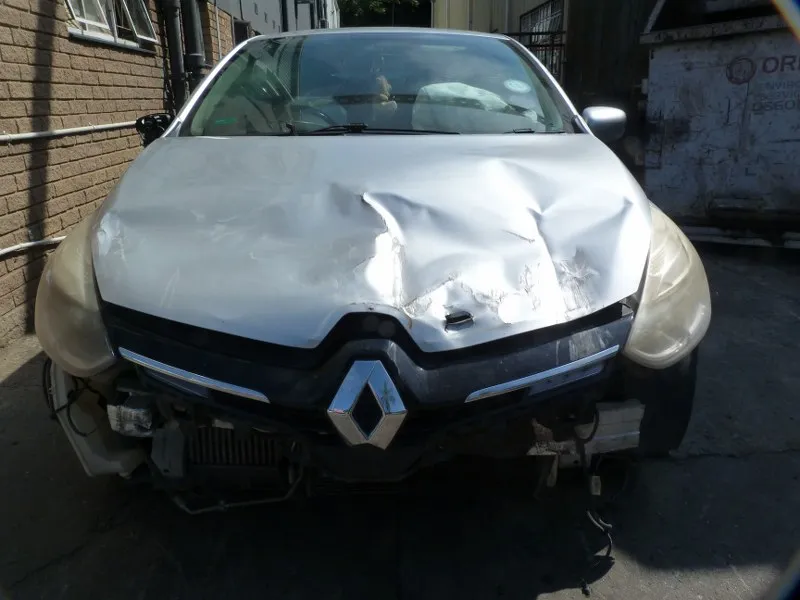 2015 Renault Clio  view 2