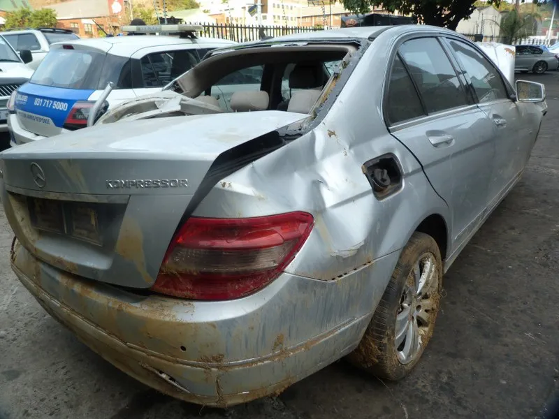 2010 Mercedes-Benz C-Class  view 7