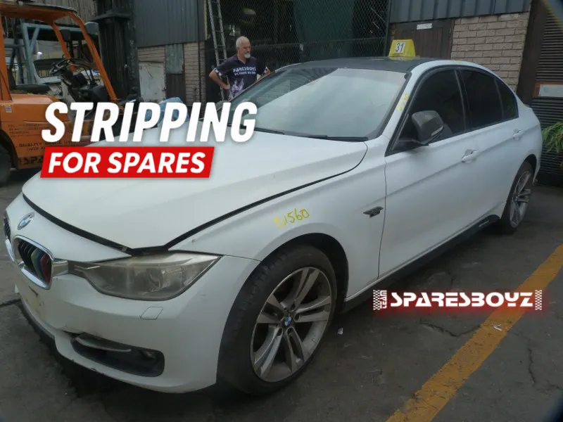 2013 BMW 3 Series view 4