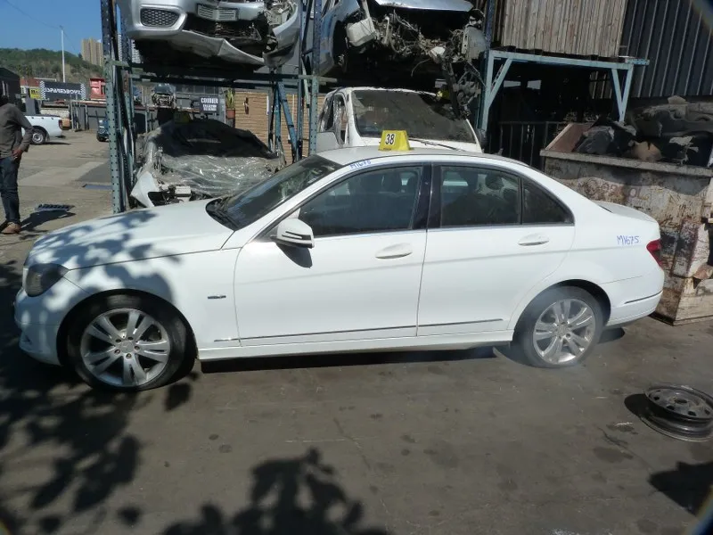 2011 Mercedes-Benz C-Class 2718 view 4