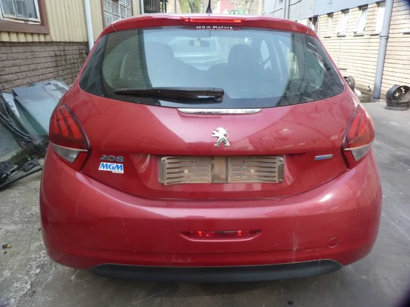 2016 Peugeot 208 10B1 view 5