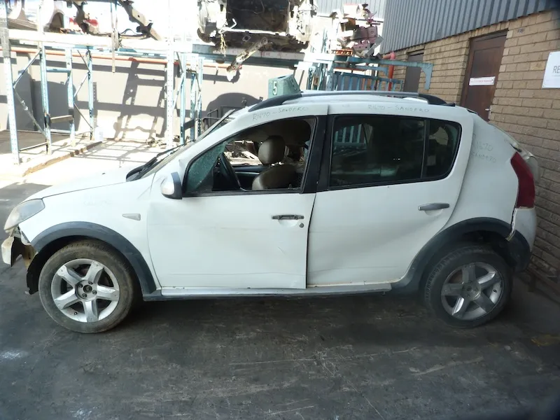 2014 Renault Sandero  view 5