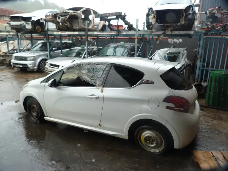 2014 Peugeot 208  view 5