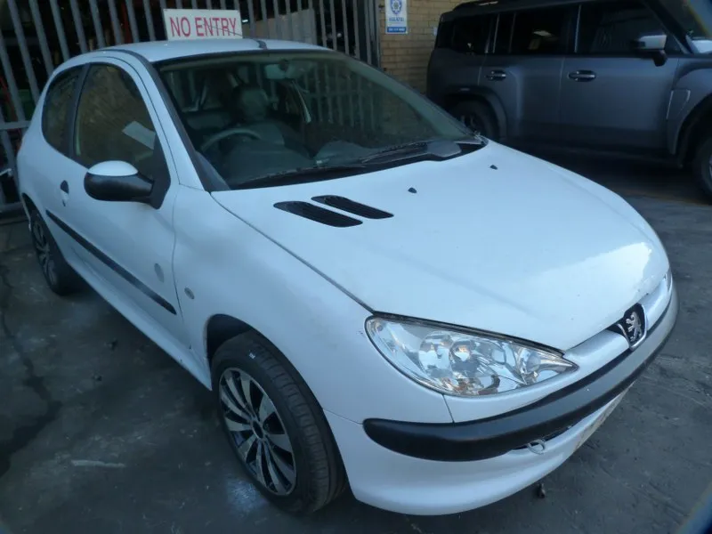 2006 Peugeot 206 10FS view 3