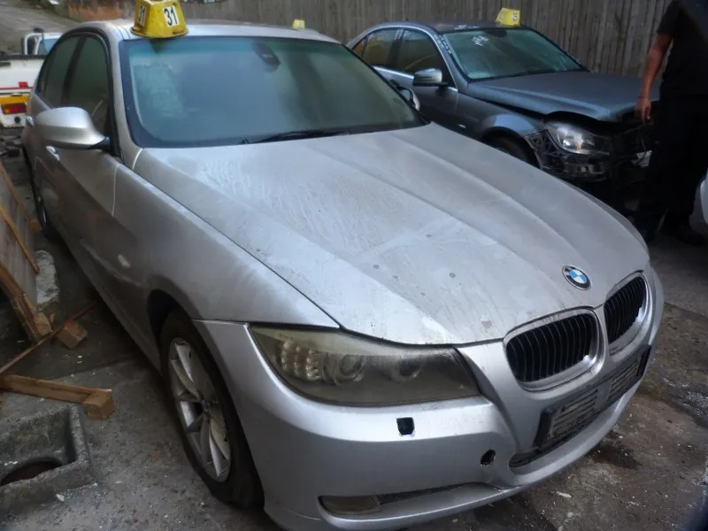 2010 BMW 3 Series N46N view 3