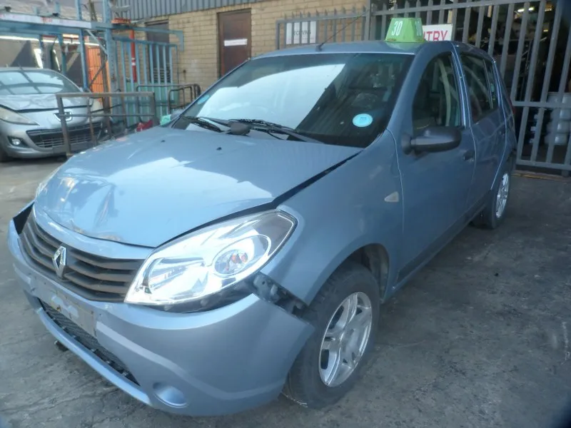 2010 Renault Sandero  view 5