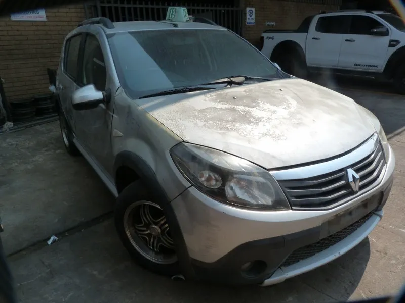 2013 Renault Sandero K7M view 4