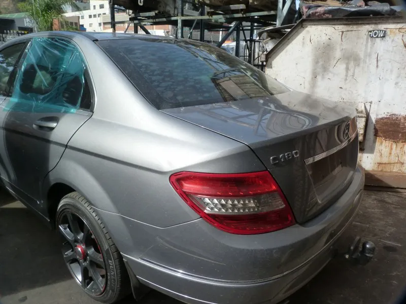 2011 Mercedes-Benz C-Class 271 view 6