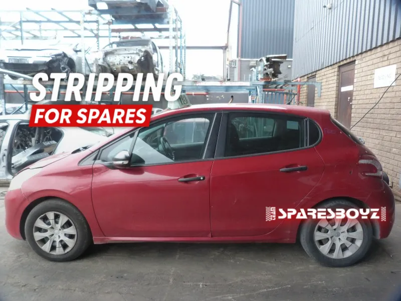 2014 Peugeot 208 10B2 view 4