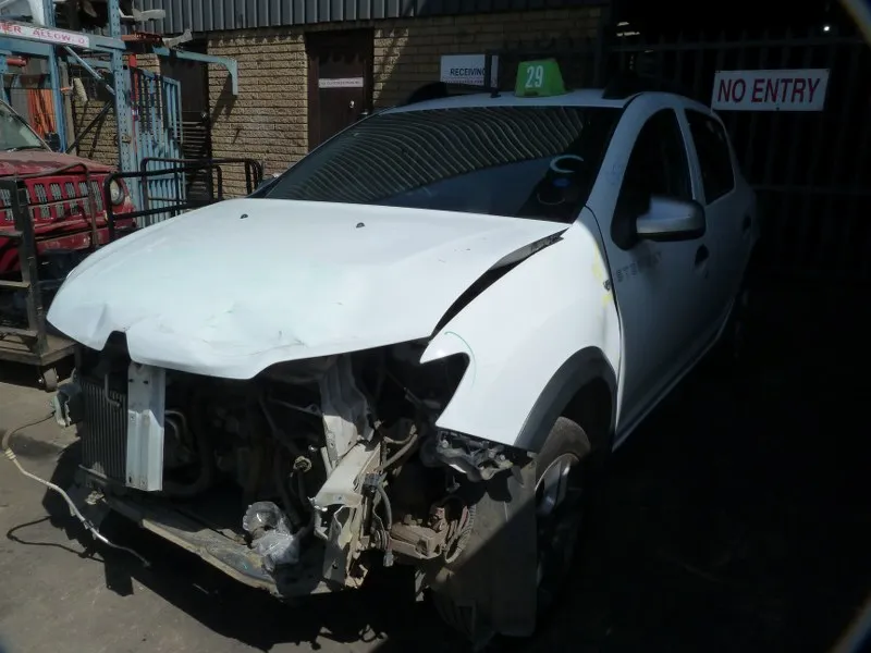 2017 Renault Sandero view 3