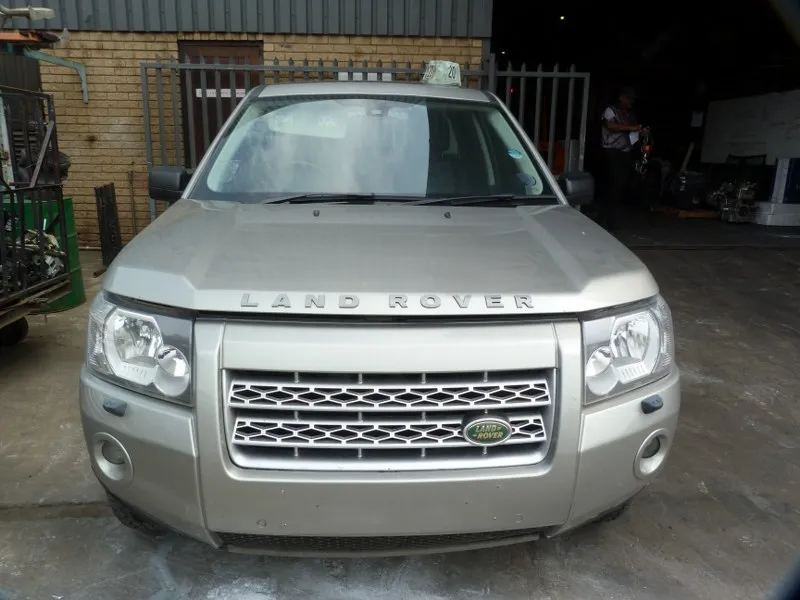 2010 Land Rover Freelander  view 2