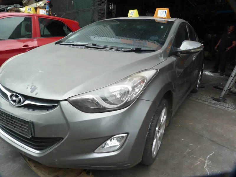 2011 Hyundai Elantra  view 4