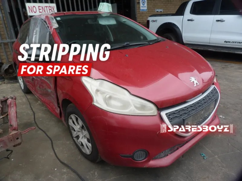 2014 Peugeot 208 10B2 view 3