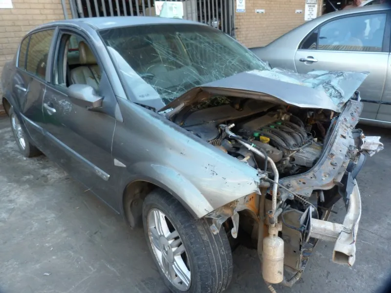 2004 Renault Megane  view 8