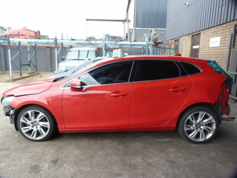 2012 Volvo V40 D5204T6 view 5
