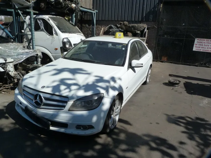 2011 Mercedes-Benz C-Class 2718 view 3