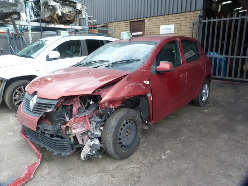 2014 Renault Sandero  view 4