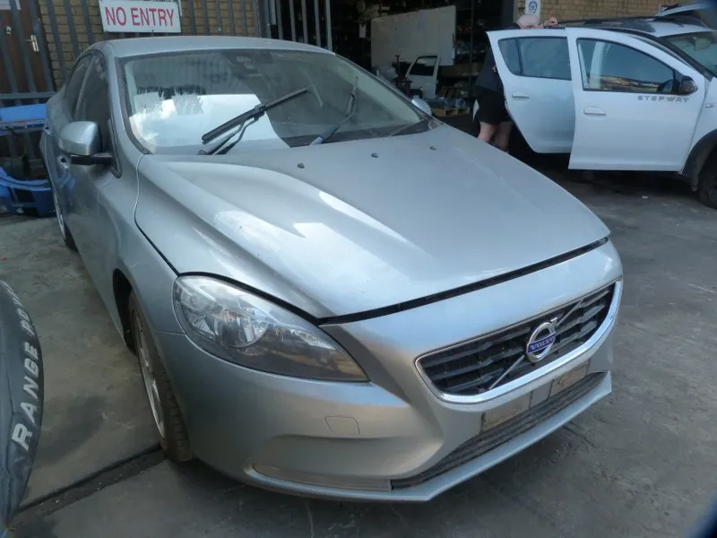 2012 Volvo V40 B4164T view 6