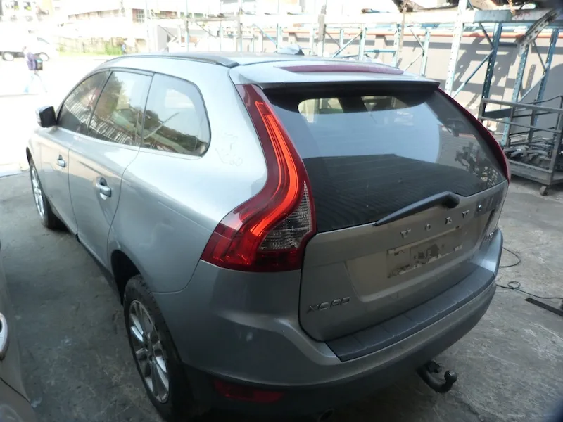 2010 Volvo XC60 B304T2 view 5
