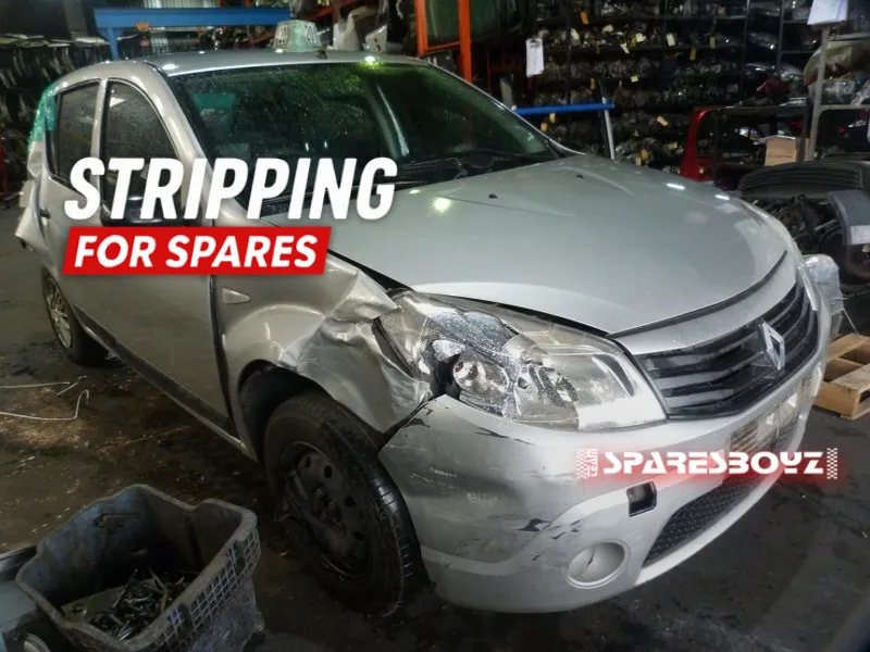 2011 Renault Sandero  view 2