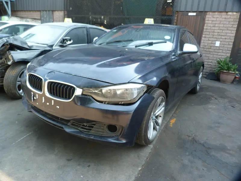 2012 BMW 3 Series  view 2