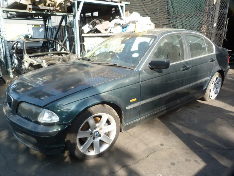 2001 BMW 3 Series M54 view 4