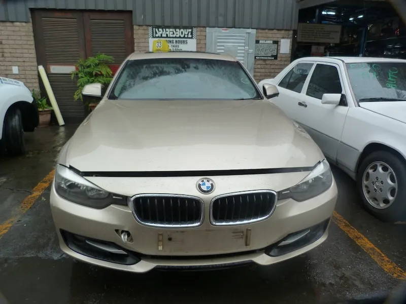 2013 BMW 3 Series  view 3