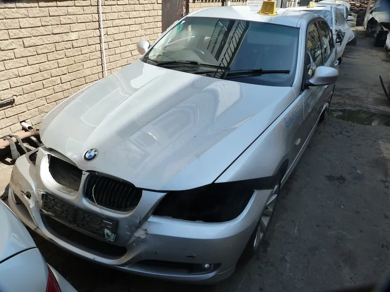 2010 BMW 3 Series N46N view 3