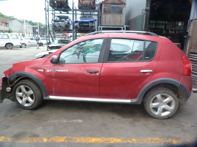 2013 Renault Sandero  view 4