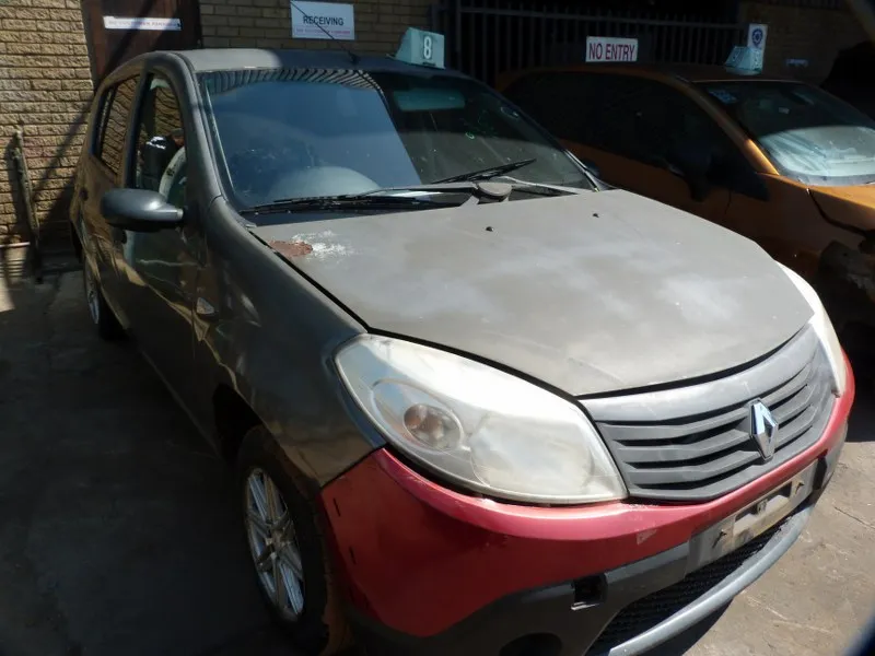 2011 Renault Sandero  view 4