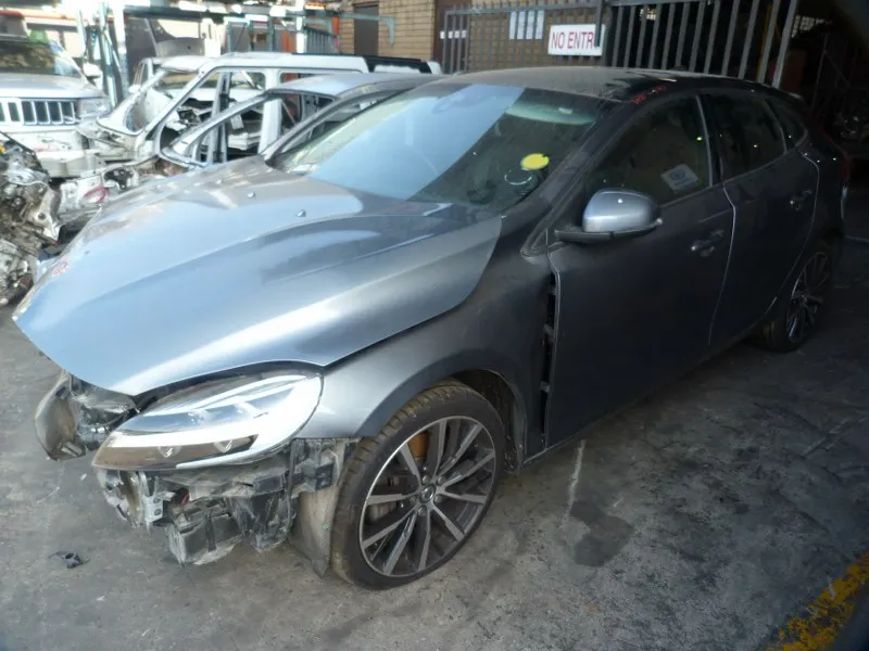 2017 Volvo V40 B4154T4 view 6