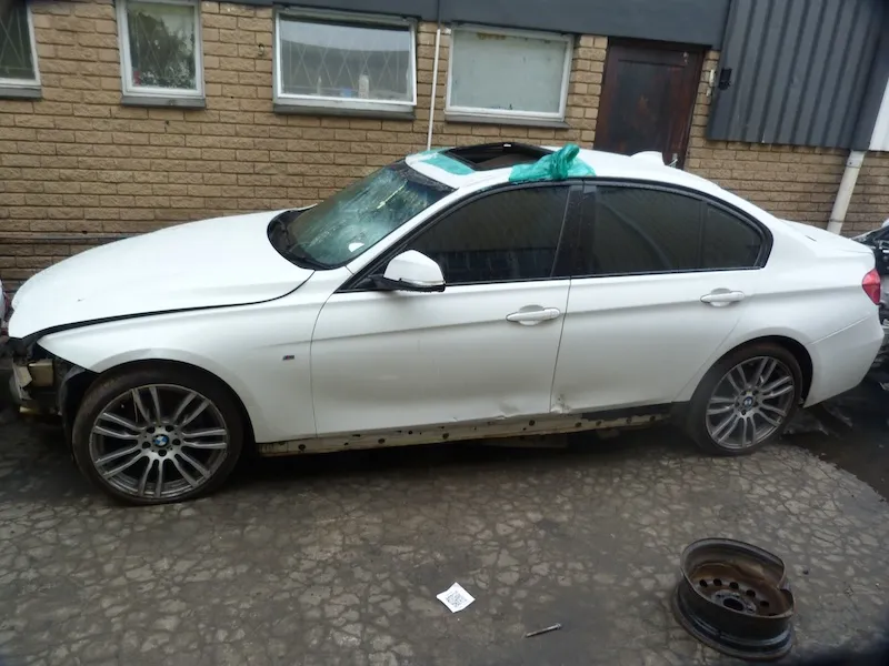 2015 BMW 3 Series  view 2