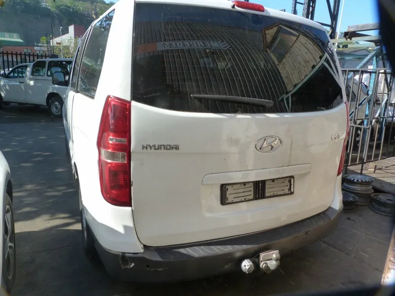 2013 Hyundai H-1 D4CB view 5