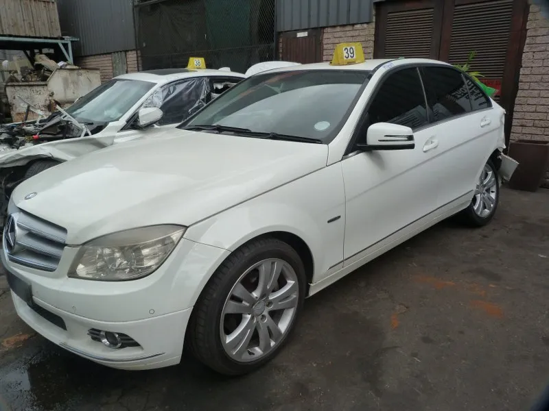 2010 Mercedes-Benz C-Class 651 view 4