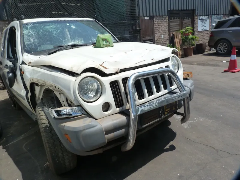 2004 Jeep Cherokee  view 3