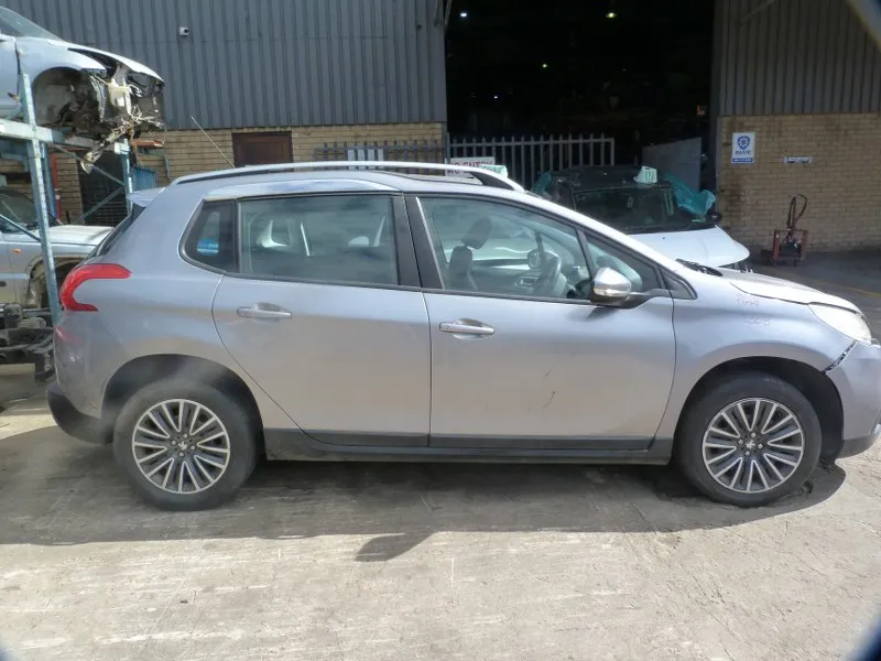 2014 Peugeot 2008 10F view 4