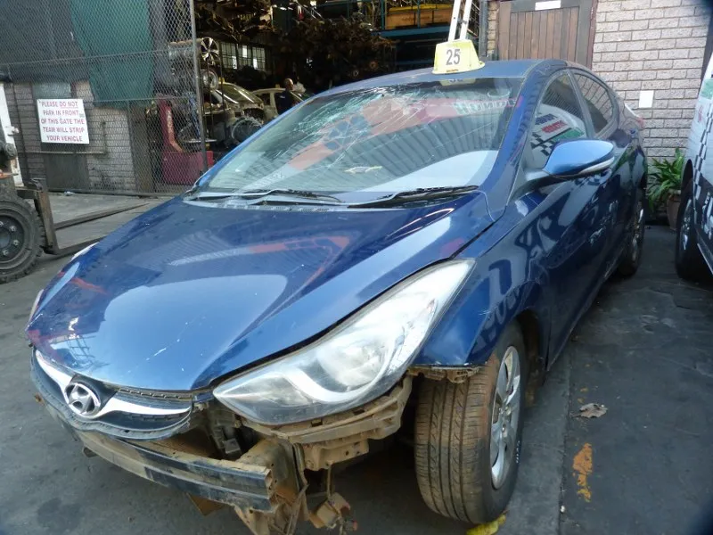 2013 Hyundai Elantra G4FG view 2